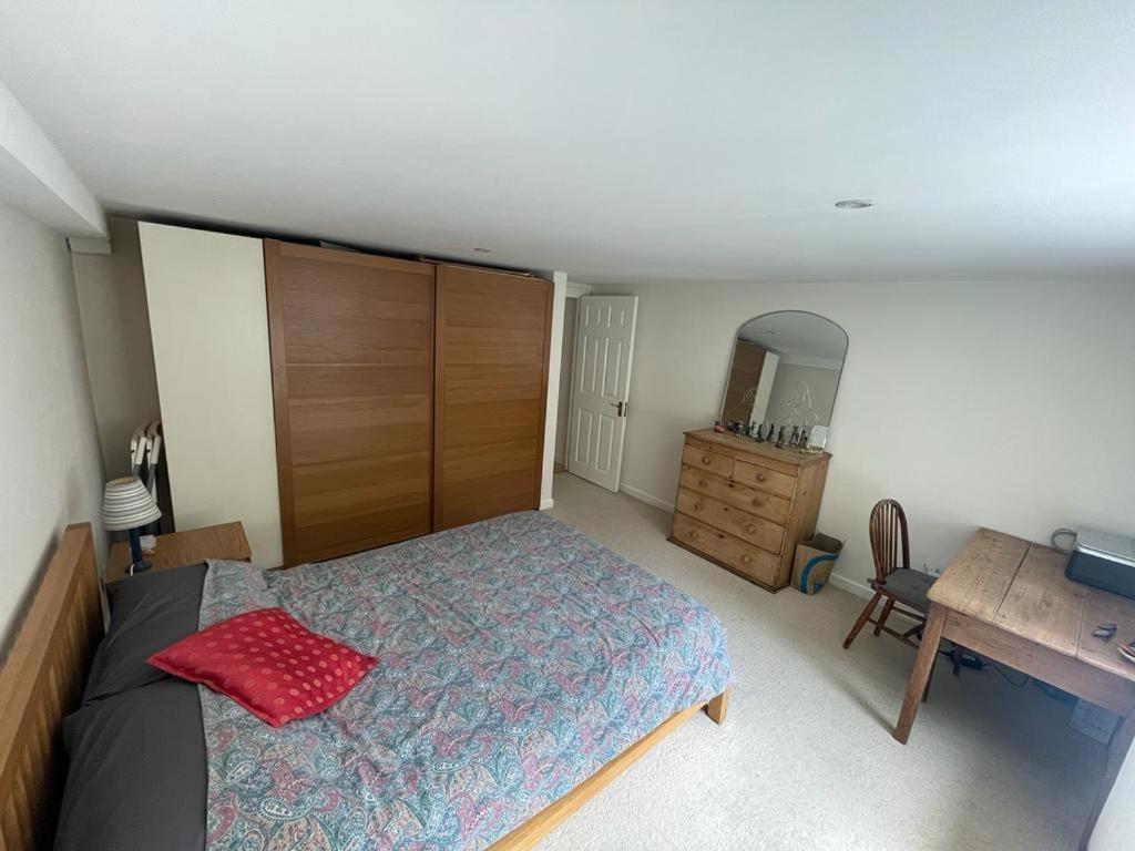 Spacious Holiday Home! Λονδίνο Εξωτερικό φωτογραφία