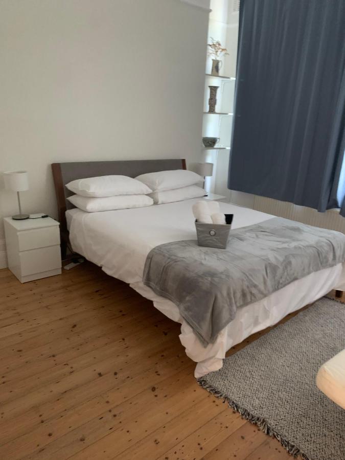 Spacious Holiday Home! Λονδίνο Εξωτερικό φωτογραφία